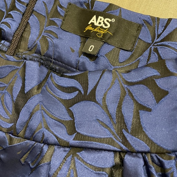 ABS asymmetrical skirt - Picture 4 of 6